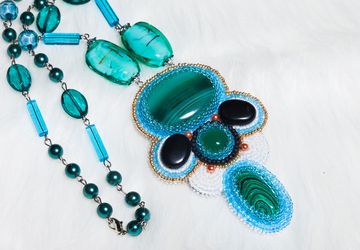  Кулон-бусы-колье ручной работы из натуральных камней
