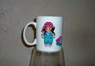 Кружка с декором из полимерной глины