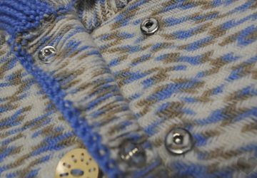 Вязаное пальто с капюшоном