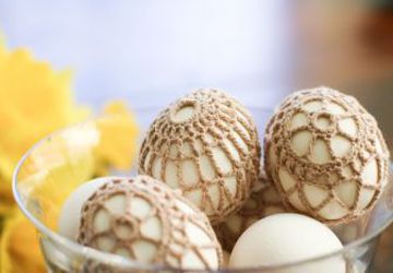 Как изящно обвязать пасхальное яйцо крючком (фото мастер-класс)