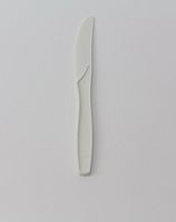 B-Kind Party Pack 100 Count Thick Strong and Durable Medium-Heavy Weight Disposable White Knives for Camping, Picnics, Parties, and Weddings