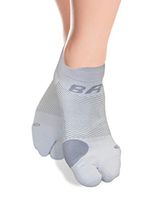 OrthoSleeve BR4 Bunion Relief Socks (1 Pair,Grey,Medium) Split-Toe Design Separates Toes, relieves Bunion Pain and a targeted Bunion pad Reduces Toe Friction and relieves Hallux valgus Pain
