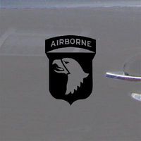 AUTO ART DECORATION WINDOW WALL ART 101ST AIRBORNE SCREAMING EAGLES WWII WALL CAR DECAL STICKER ADHESIVE VINYL VINYL DECOR BIKE HELMET DIE CUT CAR HOME DECOR NOTEBOOK BLACK MACBOOK LAPTOP