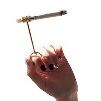 Lzttyee Personality Elegant Cigarette Holder Ring for Women/Men Smoker,Adjustable Cigarette Holder