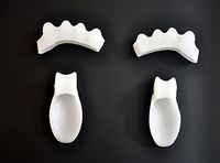 Pinaniu Bunion Relief 2 Big Toe Protectors For Treatment Gel Toe Separators, Spacers, Straightener and Spreader for a perfect Toe Alignment and bunion pain relief 4 Pack