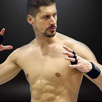 Sdoveb 1 Pair Men Wrist Brace - Three-Finger Palm Protection Anti-Skid Breathable for Sports Gear M/L Size (L)