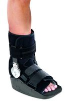 MaxTrax ROM Walker Cast Boot Short, Small