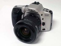 Minolta Maxxum RZ430si 35mm Auto Focus SLR Camera with 28-80mm Lens Zoom and QD