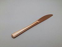 Rose Gold Plastic Cutlery Silverware Extra Heavyweight Disposable Flatware, Full Size Knives, 20 Pack