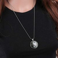 Luminous Tai Chi Pattern Alloy Cabochon Pendant Necklace Night Lights Jewelry Woman Bright Cute Stylish For gift Jewerly Women Fashionable Womens Comfortable