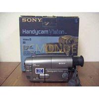 Sony CCD-TRV12 Handycam 8mm 26x Zoom Analog Camcorder 2.5" Color LCD 0.6 Lux