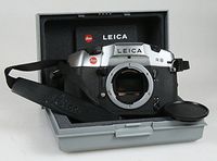 LEICA R8 35MM FILM CAMERA BODY MINT, WITH CASE AND STRAP