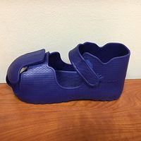 Max Armour Toe Guard Cast Shoe (Large, Dark Purple)