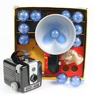 1960S ART DECO CAMERA OUTFIT IN BOX, KODAK BROWNIE HAWKEYE CAMERA FLASH MODEL