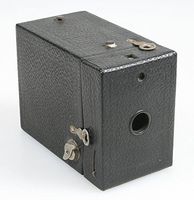 KODAK BROWNIE BOX CAMERA