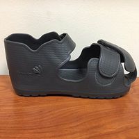 Max Armour Toe Guard Cast Shoe (XL, Black)