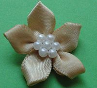 50pcs Satin The Ribbon Flowers with The Appliques Craft DIY Wedding Pearls (Cream-Colored)