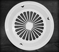 4 WHITE 3-TAB STYLE PAPER PLATE HOLDERS, PICNIC, BBQ, PARTIES, & CAMPING