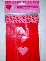 18 count plastic pink and red valentine treat bags with twist ties 5 in. x 11 in. x 3 in.