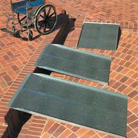 Solid Ramp Size: 3' L x 30" W