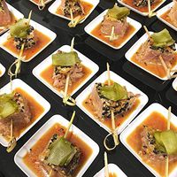 Efavormart 120 Pcs - White Mini Disposable Plastic Dessert Plate for Restaurant Wedding Catering Party Banquet Events