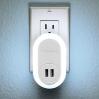 Aluratek AUNL01F Cool White LED Portable Plug-in Night Light with Dual USB Charging for Bedroom, Kitchen, Bathroom, Hallway, Stairs, Laundry, Pantry, Traveling, Baby Room, Garage
