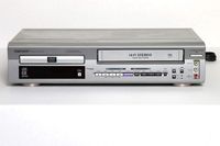 Hitachi DV-PF2U DVD/VCR Combo DVD Player Video Cassette Recorder Player VCR w/ Hi Fi Stereo & Mp3 Playback
