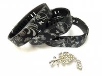 3pcs Large L Ornament Design Color Replacement Bands With Clasps for Fitbit FLEX Only /No tracker/ Wireless Activity Bracelet Sport Wristband Fit Bit Flex Bracelet Sport Arm Band Armband + Nice Crystals Feather Brooch