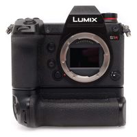 Panasonic LUMIX S1R Full Frame Mirrorless Camera with 47.3MP MOS High Resolution Sensor, L-Mount Lens Compatible, 4K HDR Video and 3.2" LCD - DC-S1RBODY