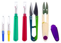 Ultima 6 Piece Colorful Seam Ripper/Nipper Set w/Carry case - 4 Stitch Rippers (2 Large & 2 Small), 1 Metal Nipper/Clipper, 1 Nipper/Clipper Plus Bonus Carry Case.