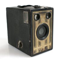 ART DECO SIX 16 BROWNIE JR BOX CAMERA, VINTAGE