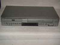 Sanyo DVW7100 DVD player with Built-in 4-HEAD Hi-Fi VCR recorder