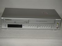 Sylvania VCR & DVD/CD Player Combination, Model SRD2900