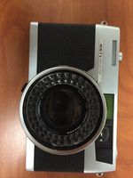 Petri Vintage 35mm Point and Shoot Camera, 2.8 / 45mm Lens, Built-In Light Meter, No Batteries required, 1963